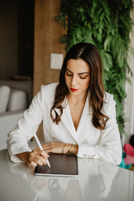 Retratos Corporativos retratos corporativos 3073 512x768 1.jpg